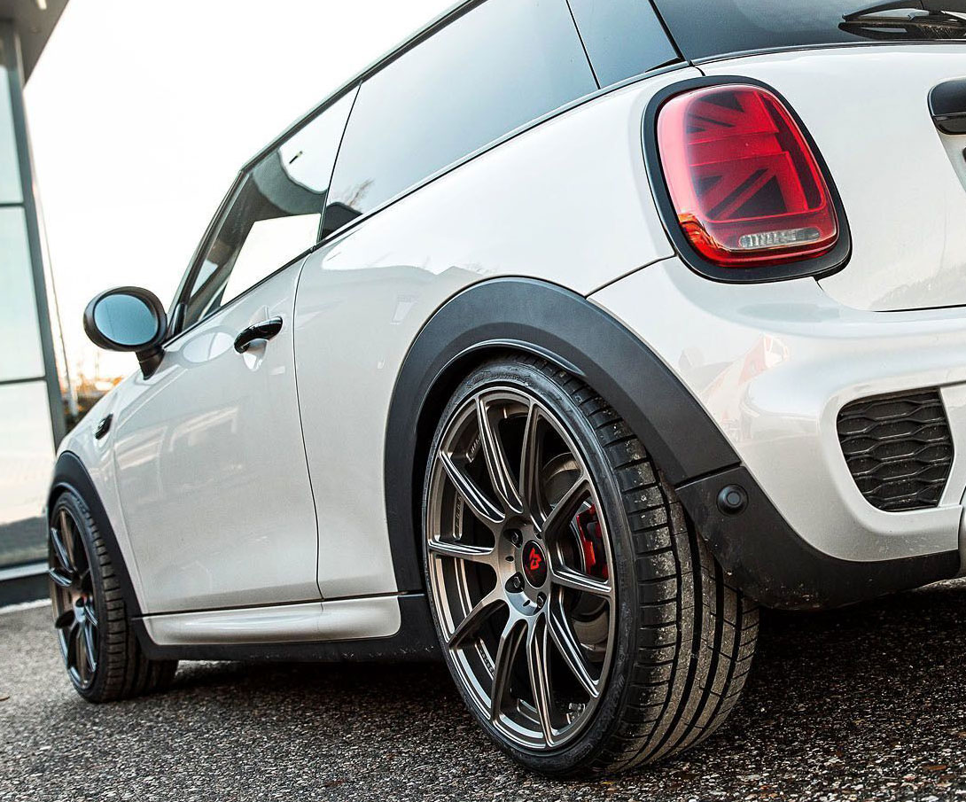 Komplettrad MINI Cooper SE OZ Felgen Sparco MSW mbDesign